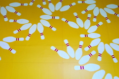 ボウリング場の壁