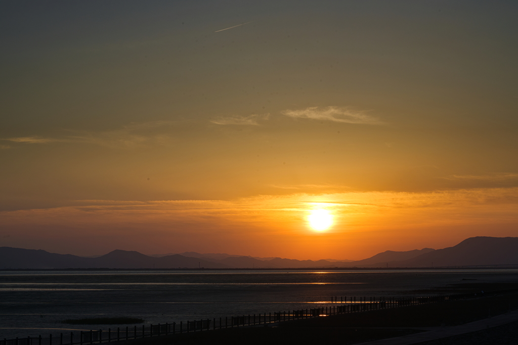 海岸堤防内と外
