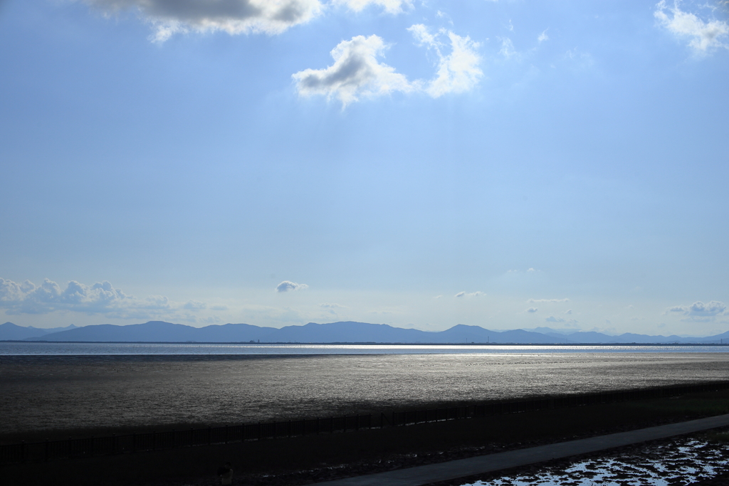 海岸堤防内と外