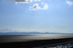 海岸堤防内と外