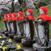 菜種梅雨の地蔵様