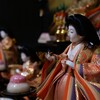 長柄銚子を持つ官女