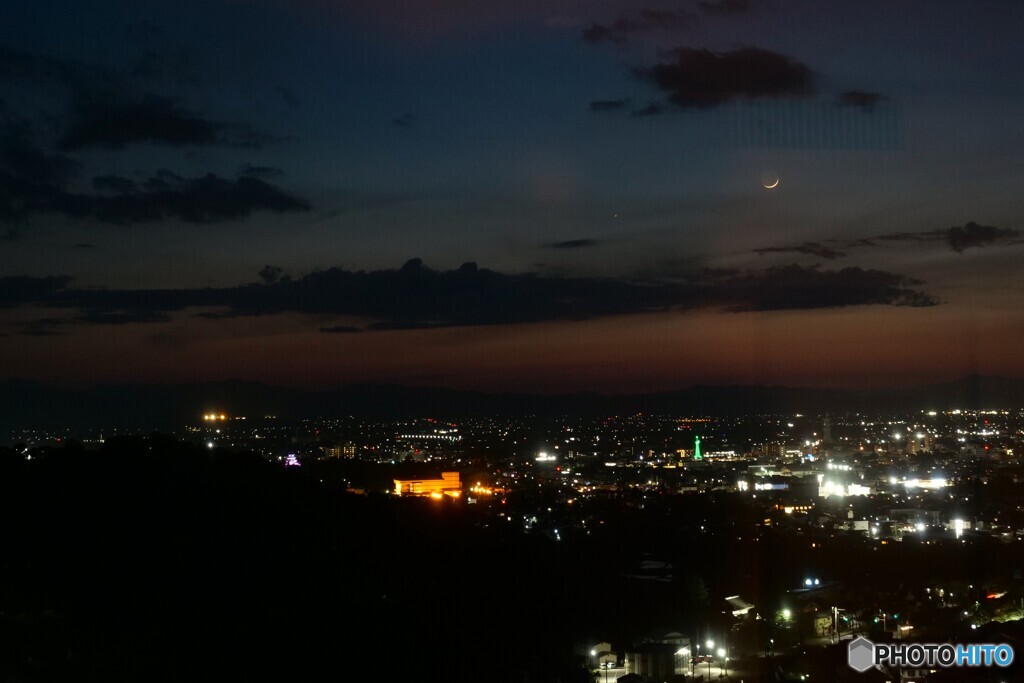 ホテルの窓からみた夜景