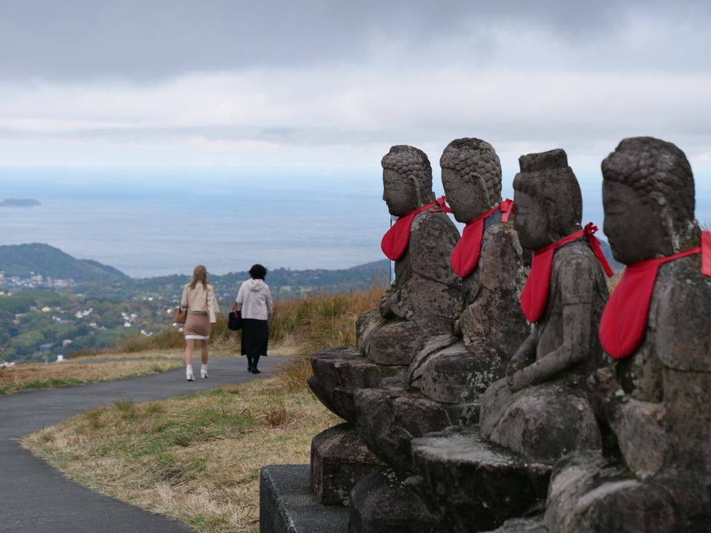 帰途を見守る地蔵さま