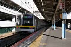 閑散としたホーム