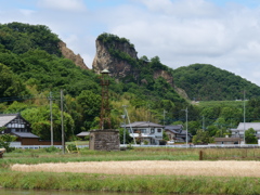 火の見櫓と岩船山