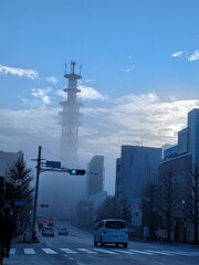 屹立する塔