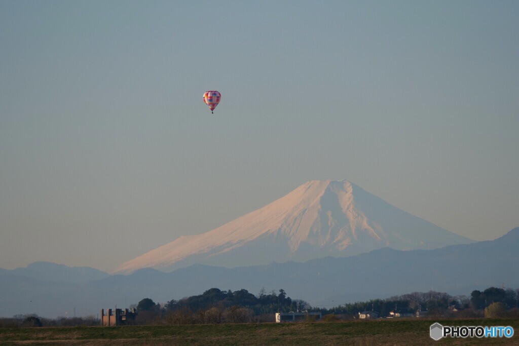 気球と富士山
