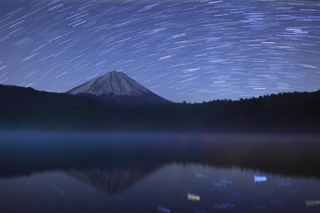 西湖～星降る夜の逆さ富士～