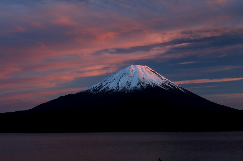 精進湖2025~紅の暮れ~