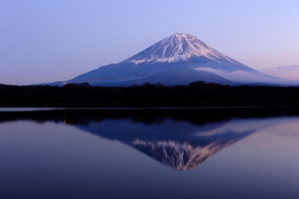 精進湖～夕暮れのリフレクション～