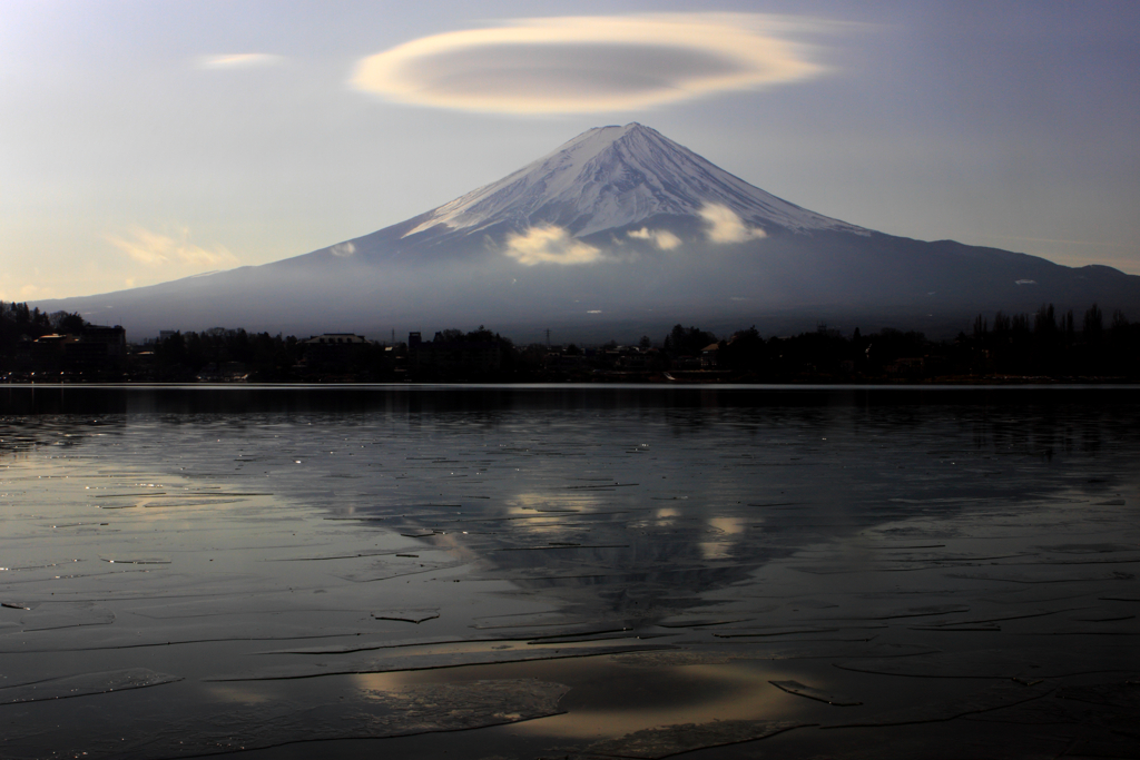 河口湖逆さ富士（冬）～大寒の離れ笠～