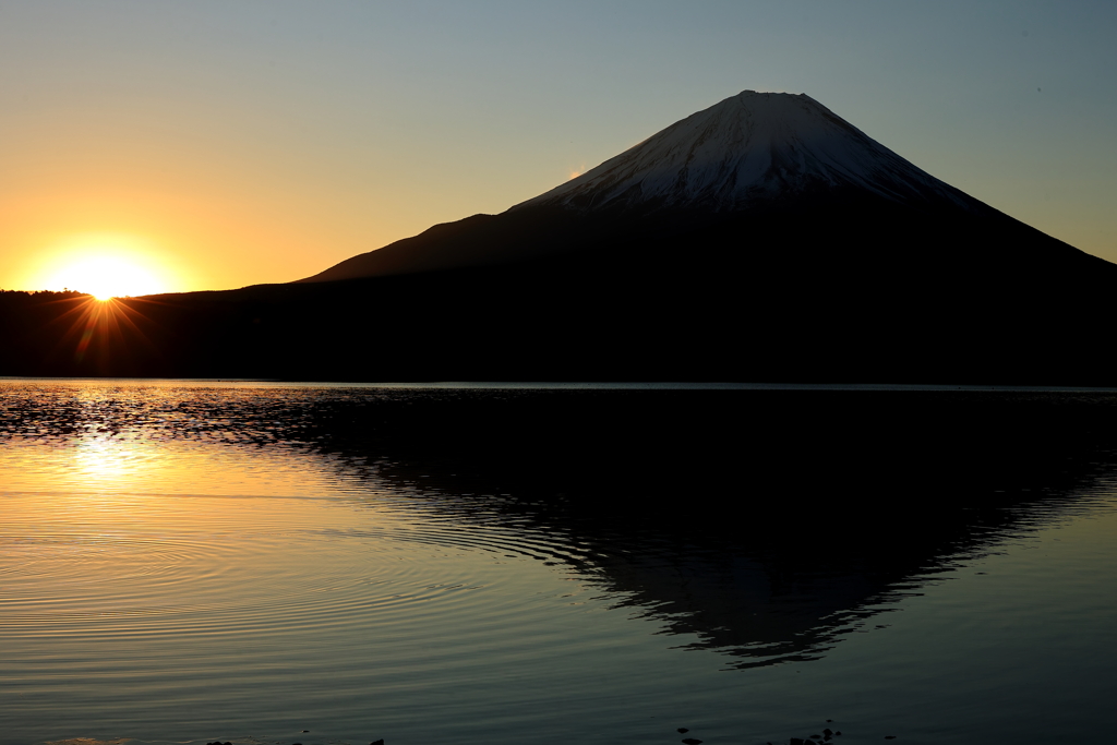 精進湖2026~迎春の輝き~