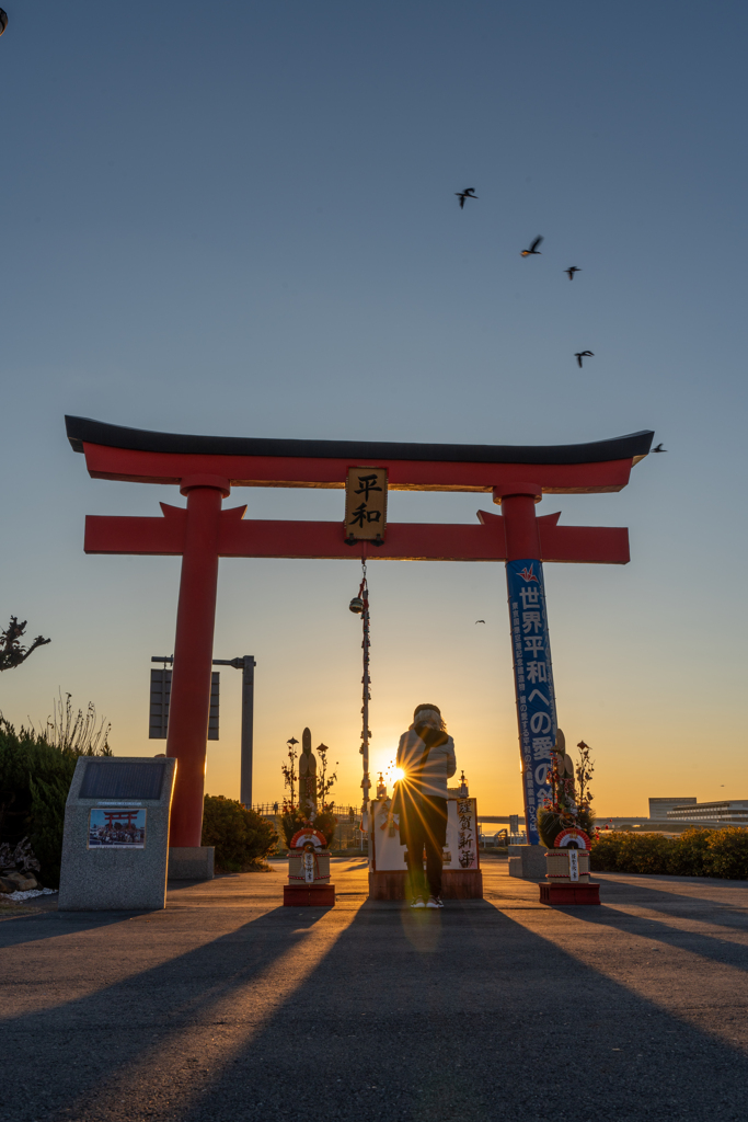 旧穴守稲荷神社大鳥居と日の出