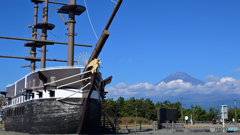 富士山と船