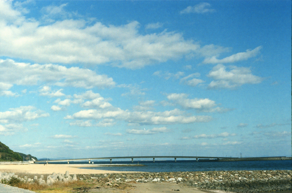 海と橋