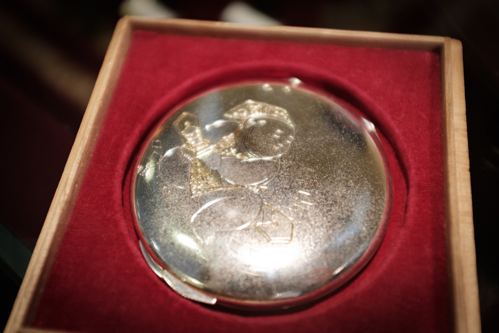 純金銀製御所人形両面鏡