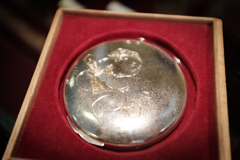 純金銀製御所人形両面鏡