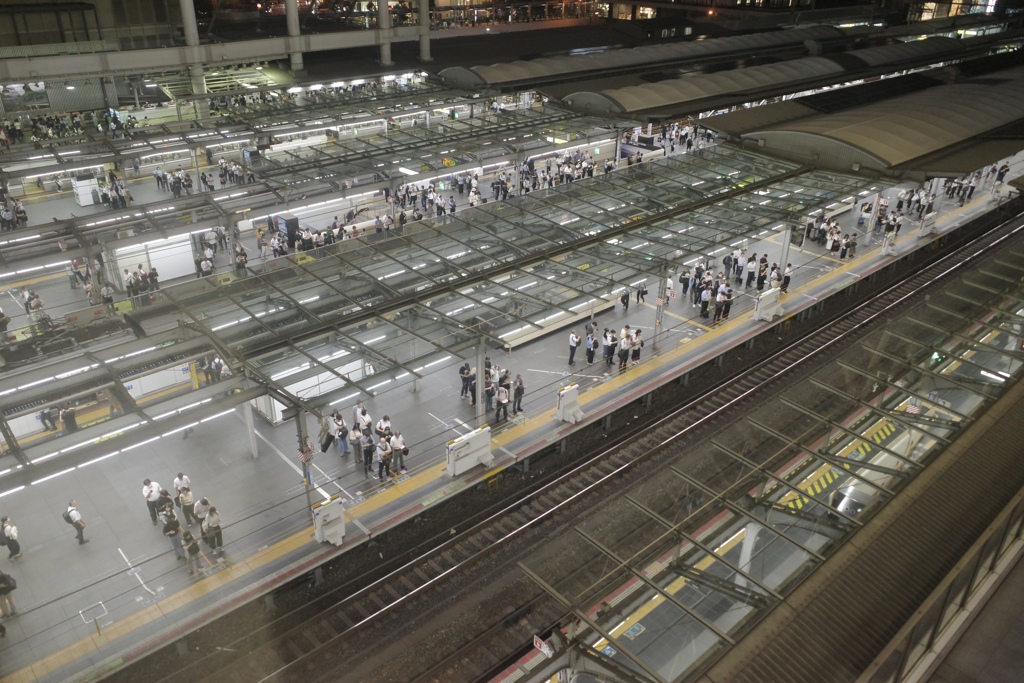 ＪＲ大阪駅　斜め上から