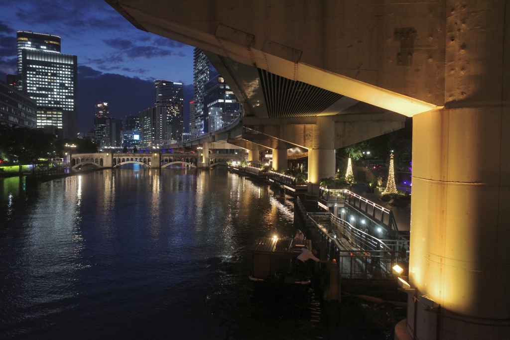 阪神高速と水晶橋