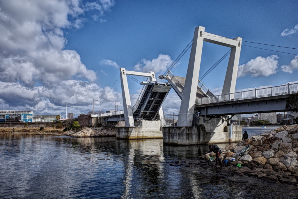 跳ね橋　上がる