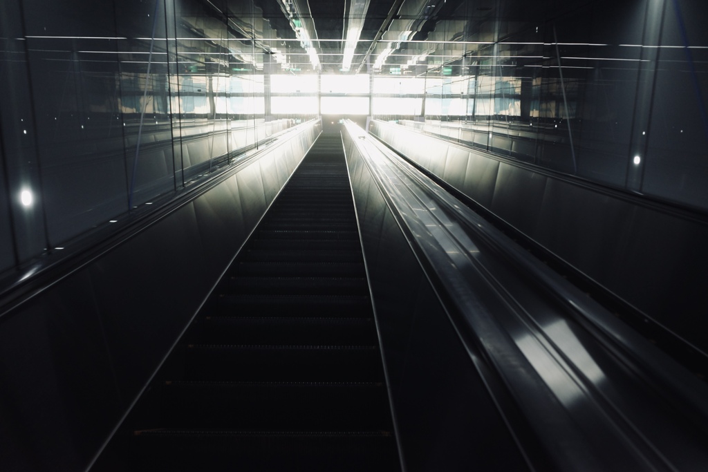 地上55階に向かう