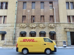 芝川ビルとDHL