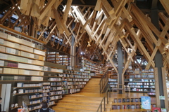 隈研吾　雲の上の図書館