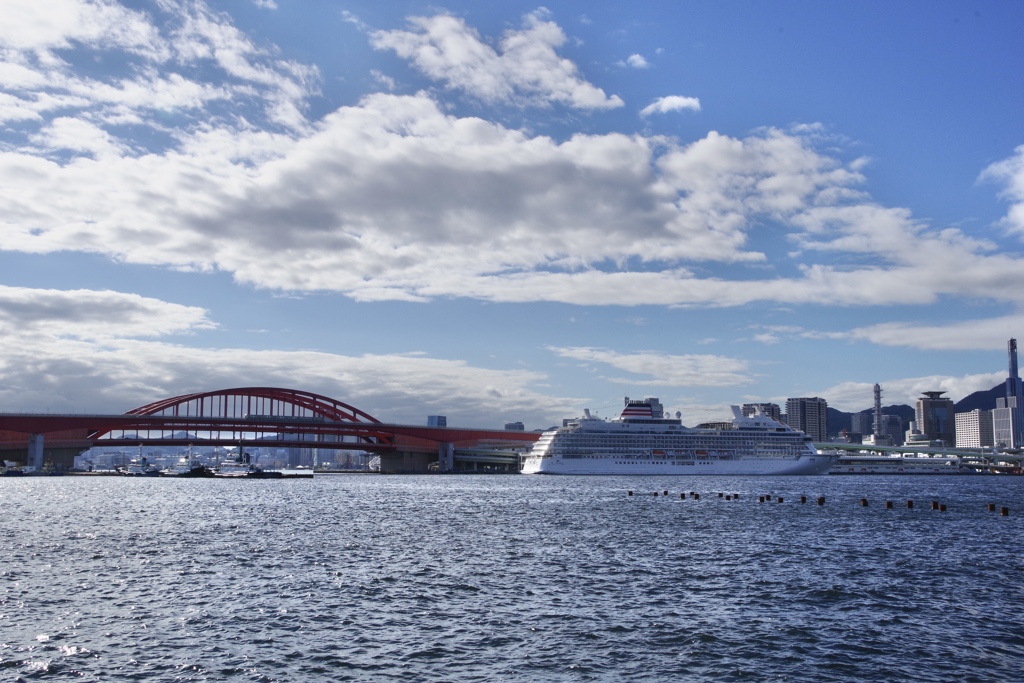神戸大橋と飛鳥Ⅲ