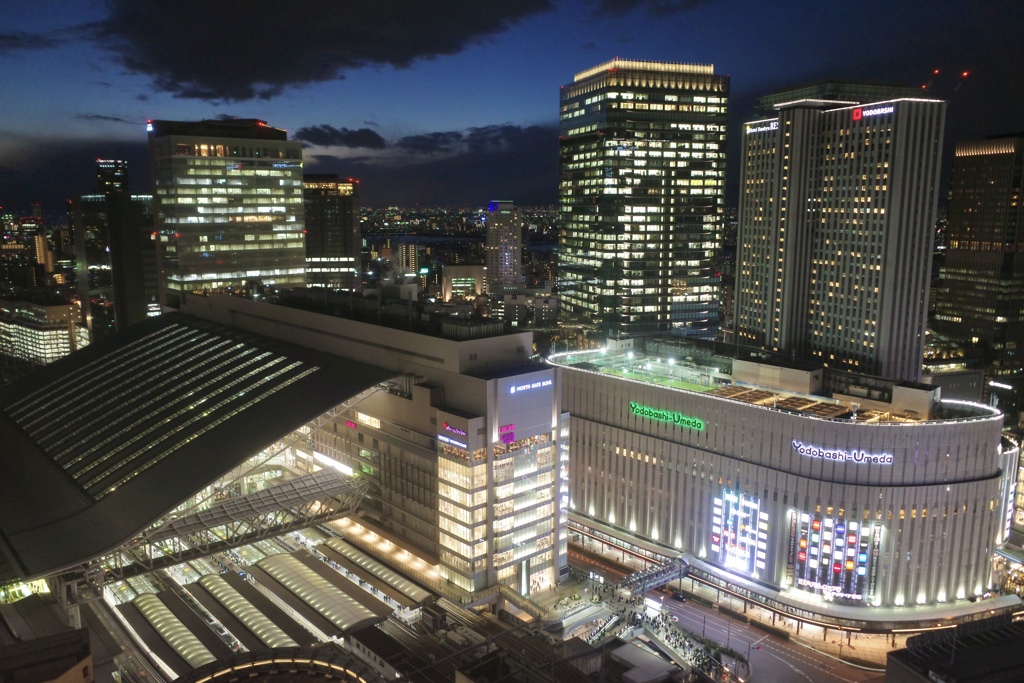 大阪駅とヨドバシ梅田