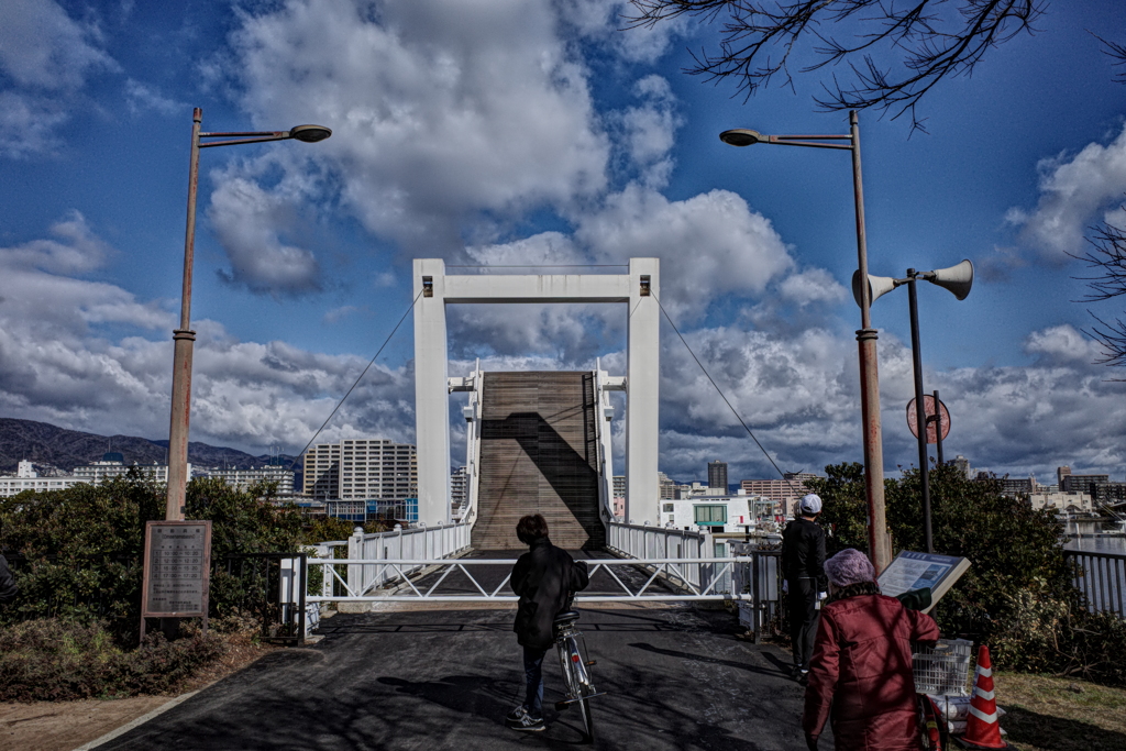 跳ね橋　待つ時間