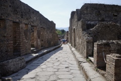 イタリア　ポンペイ遺跡の道