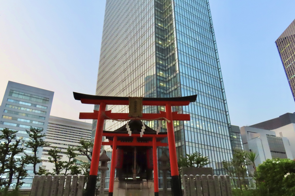 大阪駅前第二ビルの神社