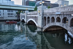 水晶橋をくぐる