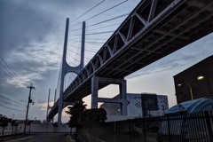 曇天の東神戸大橋