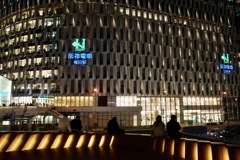 阪神百貨店前のベンチ