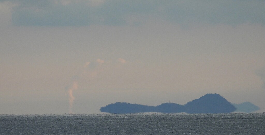 福山方面　高炉界隈煙突　水蒸気