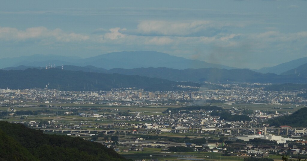 遥か彼方　徳島県雲辺寺ロープウエイ　頂上駅舎