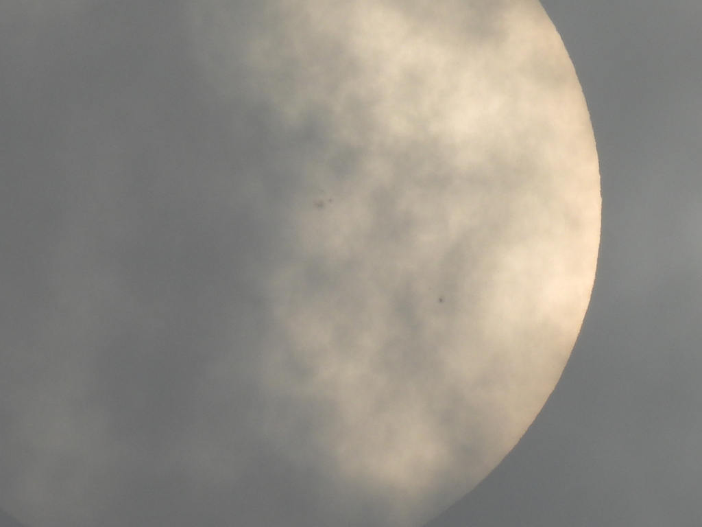 かすかに見えた黒点
