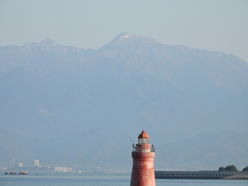春霞　赤灯台と瓶ヶ森方面