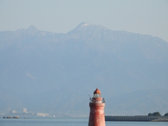 春霞　赤灯台と瓶ヶ森方面