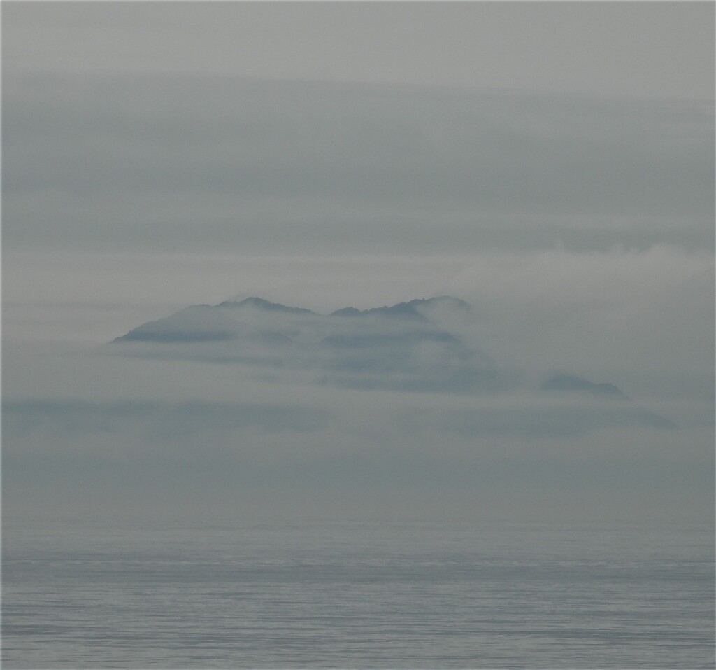 梅雨　斎灘と島影