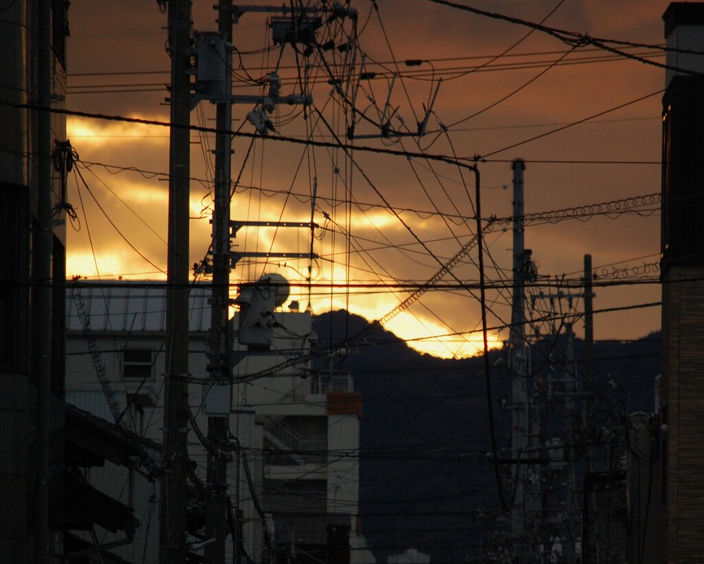 夕暮れ　送電網