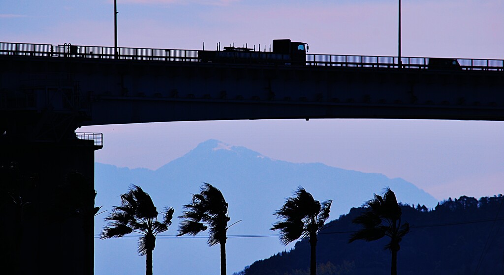 海峡橋　遥か瓶ヶ森