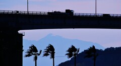 海峡橋　遥か瓶ヶ森