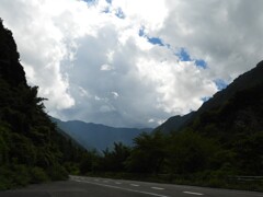 瓶ヶ森林道に至る途中