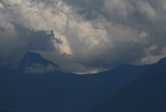 寒風山　季節風の通り道桑瀬峠　伊予富士