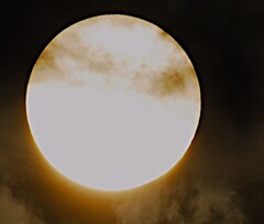 夕暮れ時　太陽　黒点？