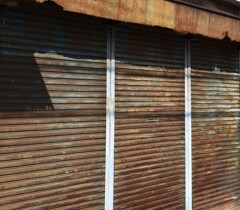 ブリキ板とシャッター