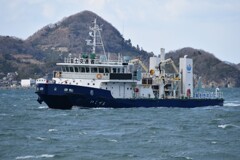 海洋環境整備船　”　いしづち　”